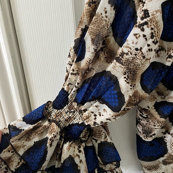 Patterned Ruffled Blouse - Plus Size - Picture 3 of 5